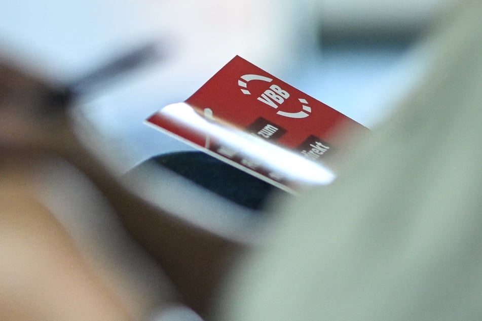 Künftig müssen Fahrgäste tiefer in die Tasche greifen. (Symbolbild)