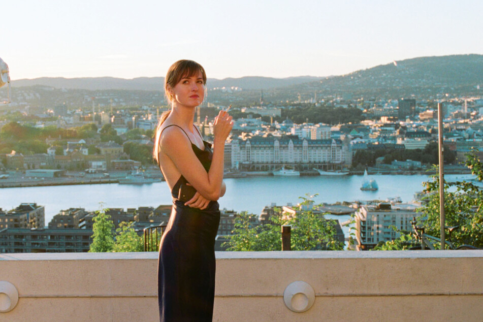 Julie (Renate Reinsve, 34) vor der malerischen Kulisse von Oslo: Die junge Frau sucht noch nach ihrem Sinn des Lebens.
