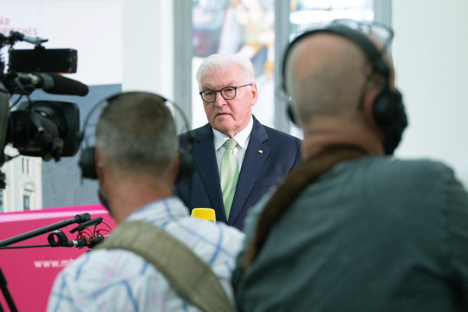 Bundespräsident Frank-Walter Steinmeier (64, SPD) hat am Mittwoch in Dresden das Militärhistorische Museum der Bundeswehr (MHM) besucht.