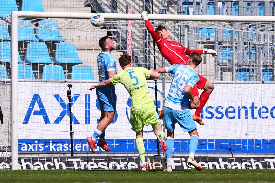 CFC-Torhüter David Wunsch (r.) gab alles, dennoch verloren die Himmelblauen mit 0:1.