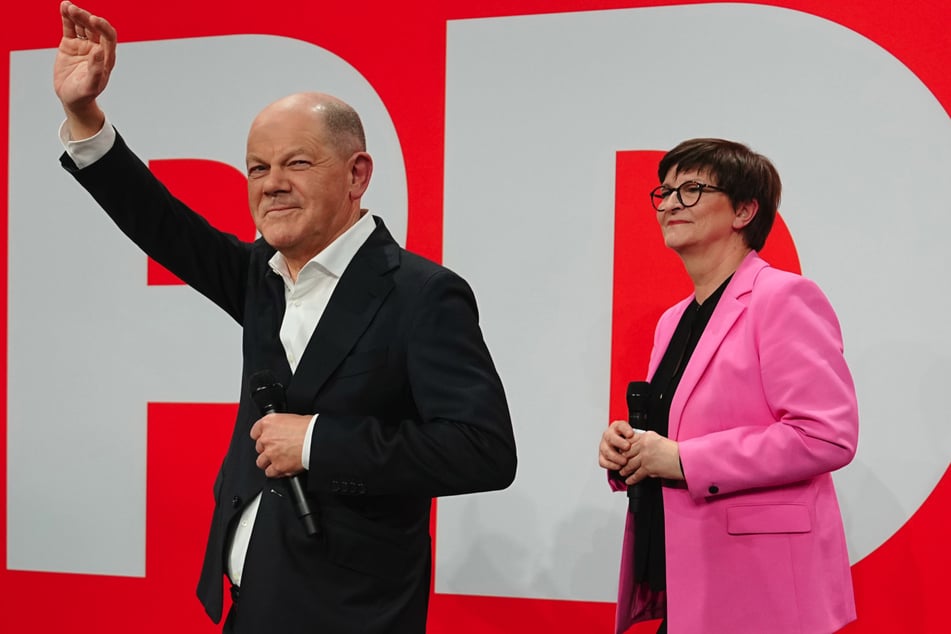 Die Kanzler-Zeit von Olaf Scholz (66, SPD, links) ist vorüber.