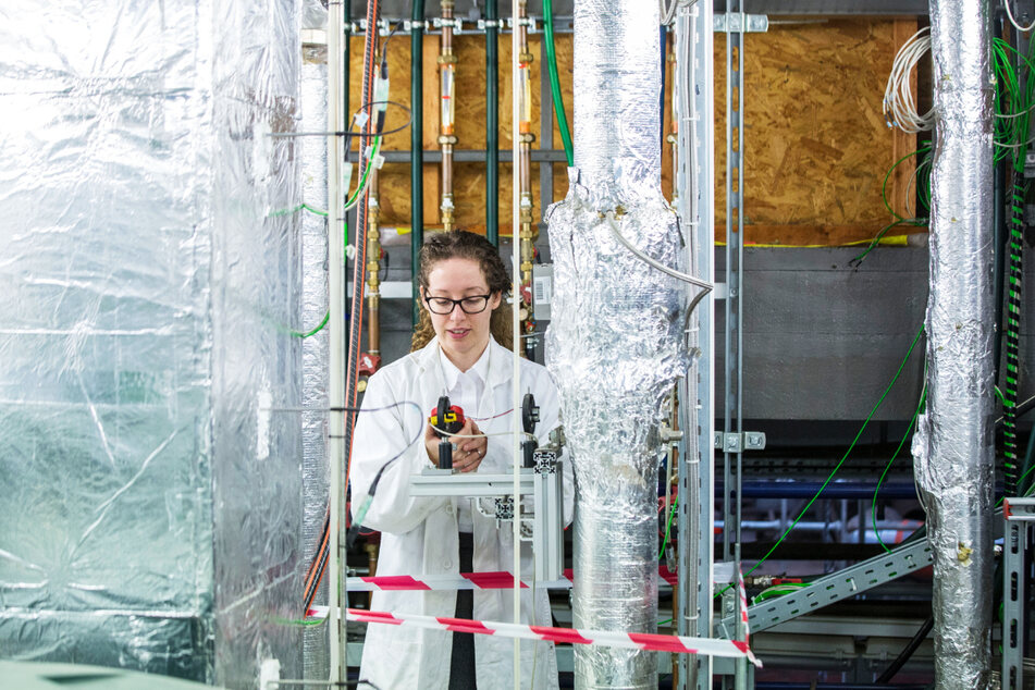 An der TU Dresden forschen Wissenschaftler wie Frances Zedler (31) an Sicherheits-Richtlinien für Wasserstoff.