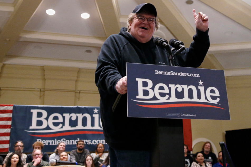 Iowa City, 24. Januar: Michael Moore (66) gestikuliert auf einer Wahlkampfveranstaltung für den demokratischen Präsidentschaftskandidaten Bernie Sanders.