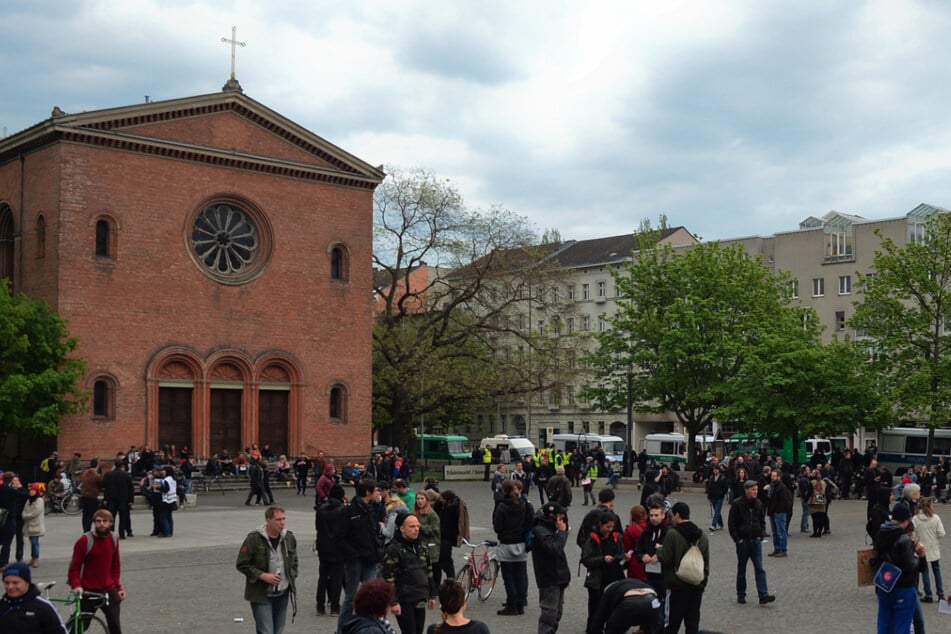 Am Leopoldplatz in Berlin sind vor der Alten Nazarethkirche Schüsse gefallen. (Archivbild)