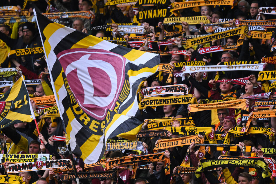 Anhänger von Dynamo Dresden verstießen beim Heimspiel gegen den FC Ingolstadt gegen die Regeln. Eine Geldstrafe wird fällig.