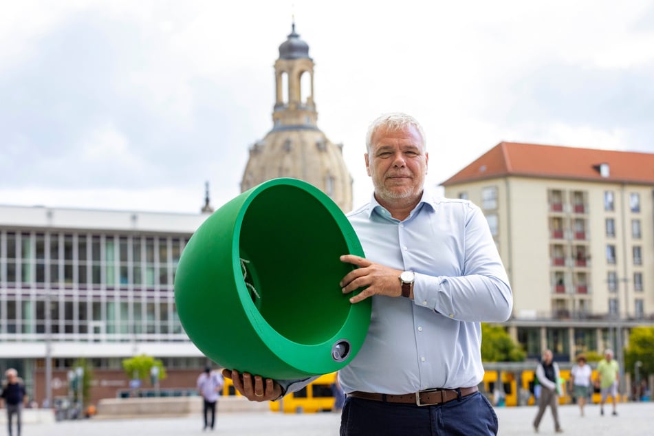 HSD-Chef Dirk Hoffmann (55) zeigt seinen "Podd" für den Hausgebrauch.