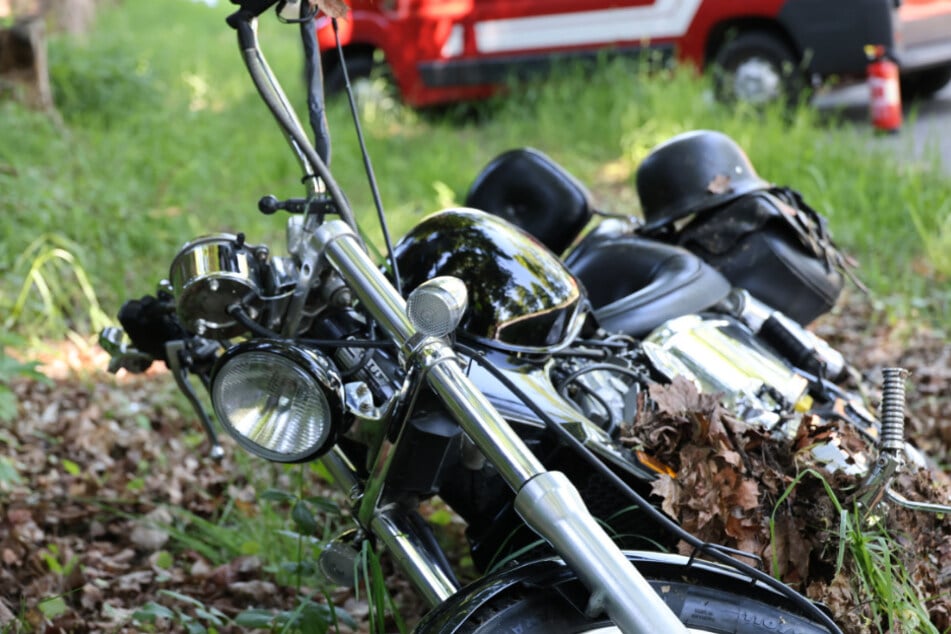 Tödlicher Motorradunfall im Erzgebirge: Biker stirbt am Unfallort