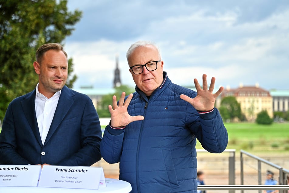 Im Rahmen der Blaulichtmeile möchten Landtagspräsident Alexander Dierks (37, CDU, l.) und Stadtfest-Organisator Frank Schröder (56) auch der verunglückten Soldaten des Hubschrauber-Unglücks von Grimma gedenken: "Wir sind hier bereits in der Planung."