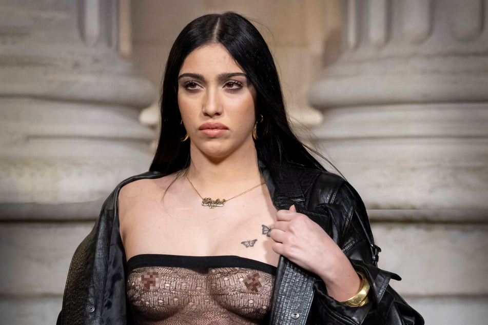 Lourdes Leon (28) bewies in Paris wieder einmal Mut zur Freizügigkeit.