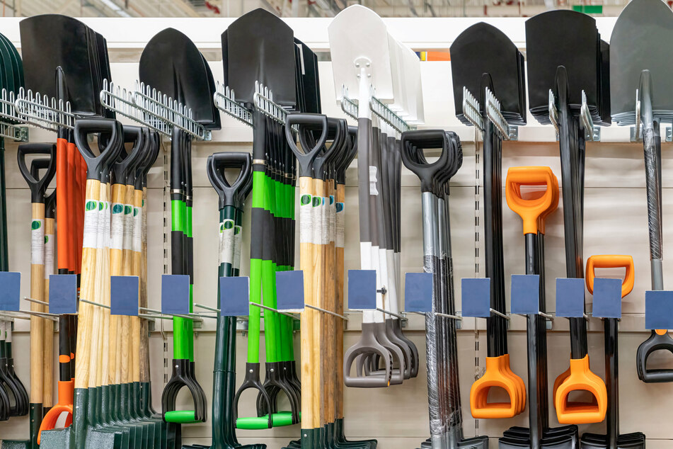 Gratis Ausrüstung für Hochwasser-Helfer! Baumarkt-Kette OBI verteilt Werkzeug