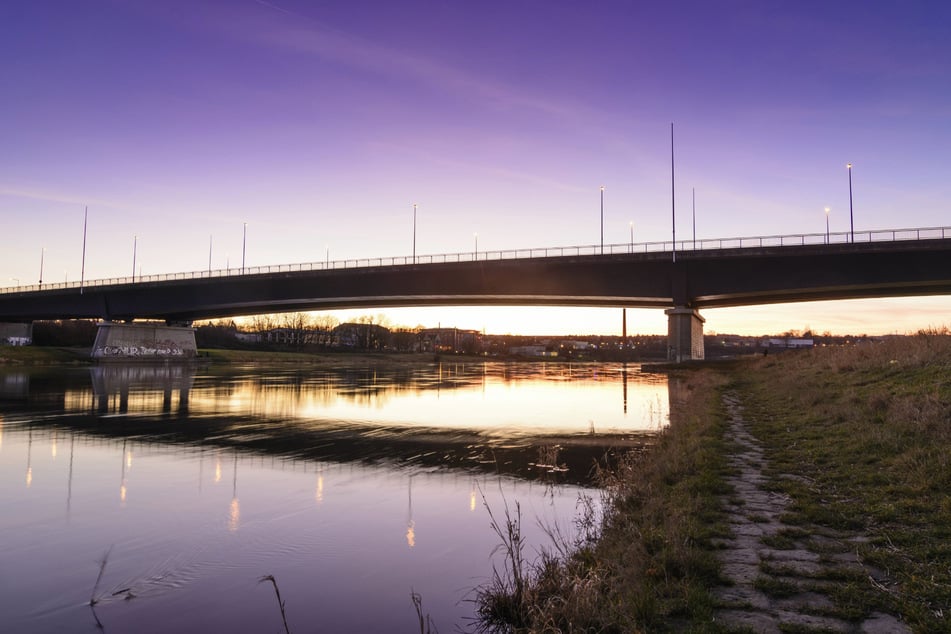 Die Flügelwegbrücke in Dresden.