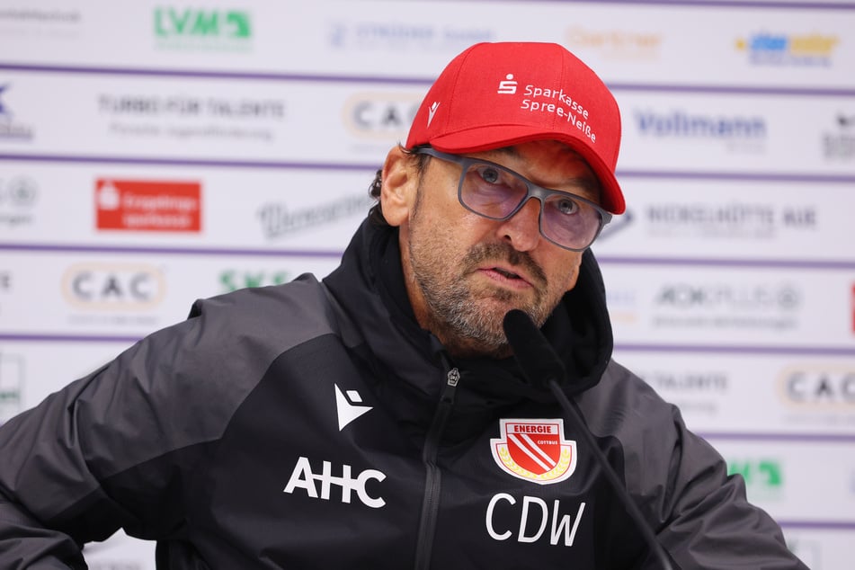 Cottbus' Trainer-Sportdirektor Claus-Dieter Wollitz (59) hat für den Winter einen klaren Personalplan.