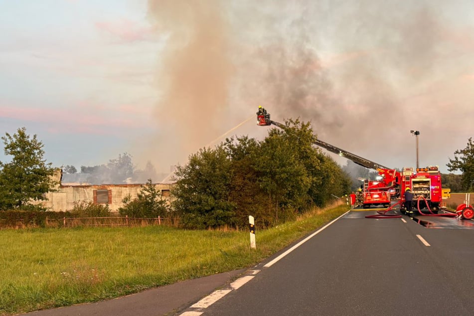 Die Feuerwehr löschte mit einem Leiterwagen.