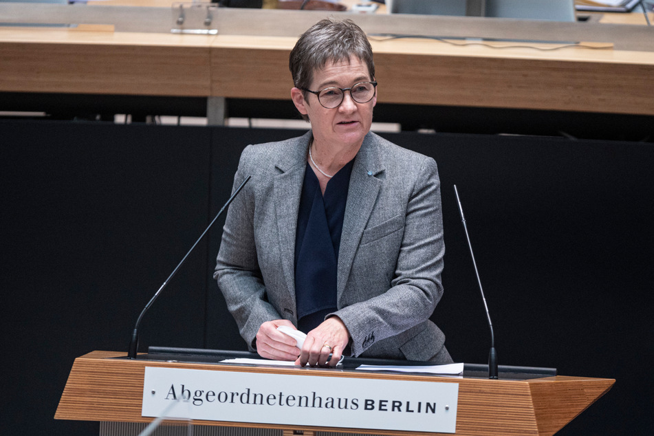 Gesundheitssenatorin Ulrike Gote (56, Grüne) will die Corona-Impfpflicht für Erwachsene.