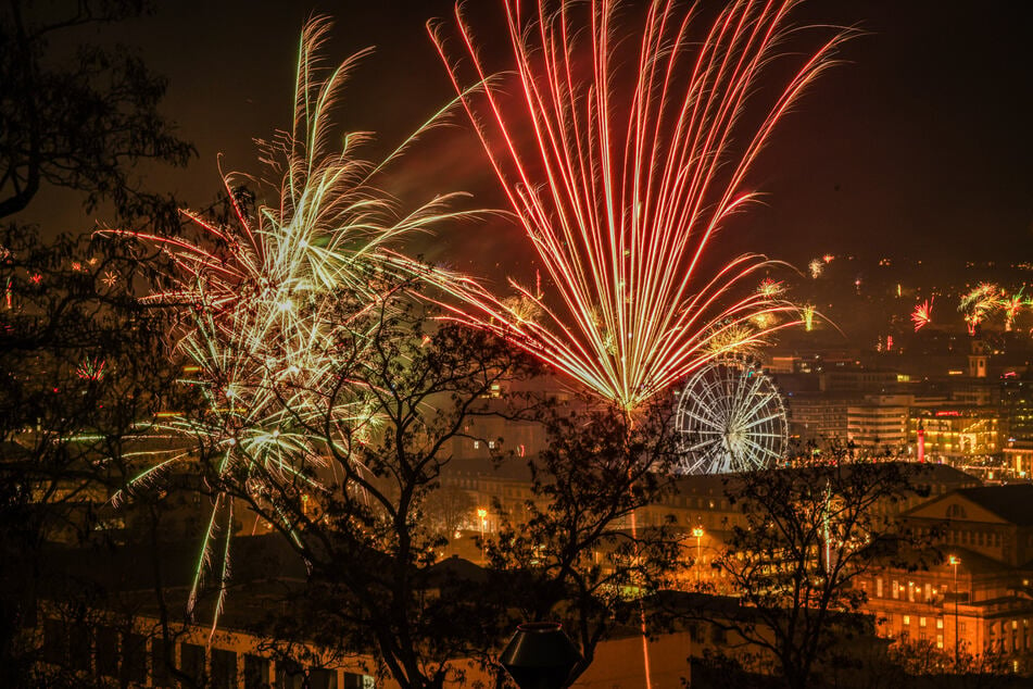 An Silvester wird der Himmel in bunte Farben getaucht. In Stuttgart kann dies von zahlreichen Aussichtsplattformen beobachtet werden. (Archivbild)