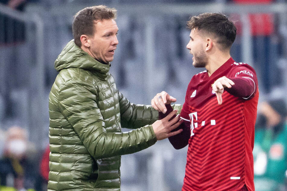 Raus mit dir: Den zuletzt geschonten Lucas Hernández (26, r.) will Bayern-Trainer Julian Nagelsmann (35) ab Sekunde Eins auf dem Platz sehen.