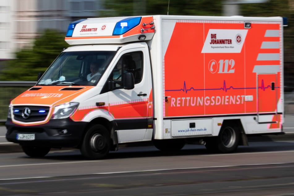 Retter brachten das Kind (12) in eine Klinik. (Symbolfoto)