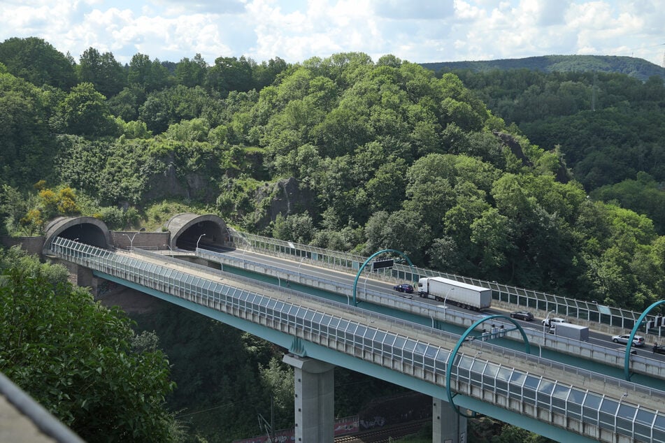 Der Coschützer Tunnel wird derzeit gewartet und ist immer wieder voll gesperrt. (Archivfoto)