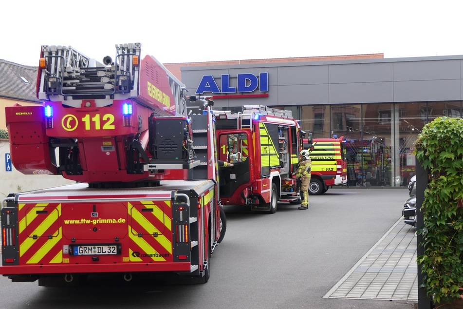 Die Feuerwehr rückte am Mittwoch in Grimma an, nachdem in einer ALDI-Filiale Gas ausgetreten war - drei Personen seien verletzt worden.