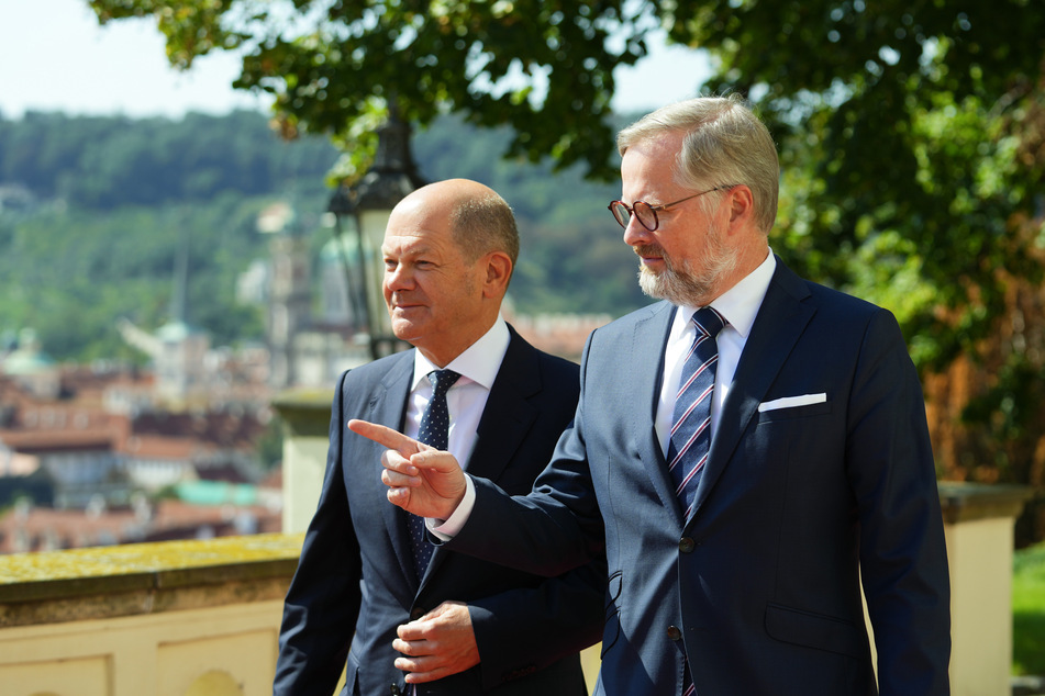 Olaf Scholz (64, SPD) und sein tschechischer Amtskollege Petr Fiala (57, rechts) kamen am heutigen Montag in Prag zusammen.