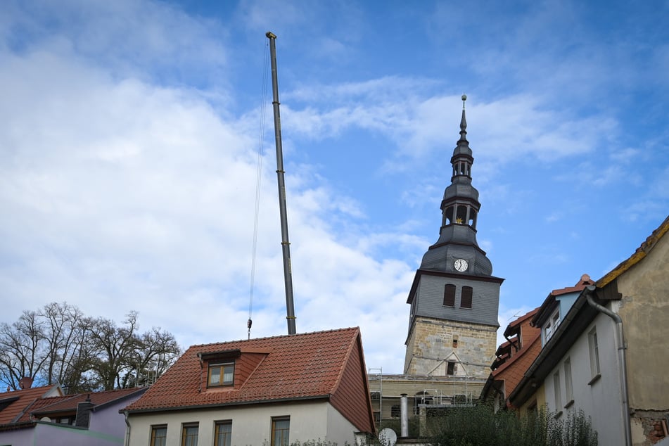 Der schiefe Kirchturm ist eines der Markenzeichen der Stadt Bad Frankenhausen.