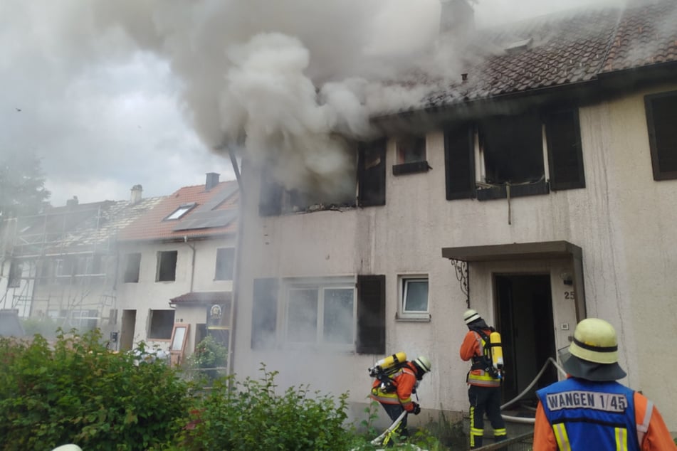 Beim Kochen brach in der Küche ein Feuer in dem Wohnhaus aus.