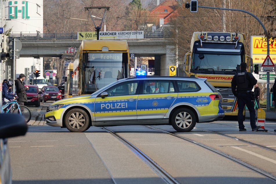 Die Leipziger Straße im Stadtteil Trachau wurde voll gesperrt.