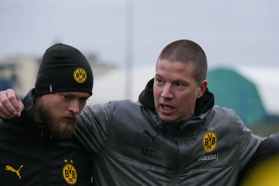 BVB-Nachwuchstrainer Mike Tullberg (38, r.) hatte in der laufenden Youth-League-Saison kein Glück mit Gelben Karten.