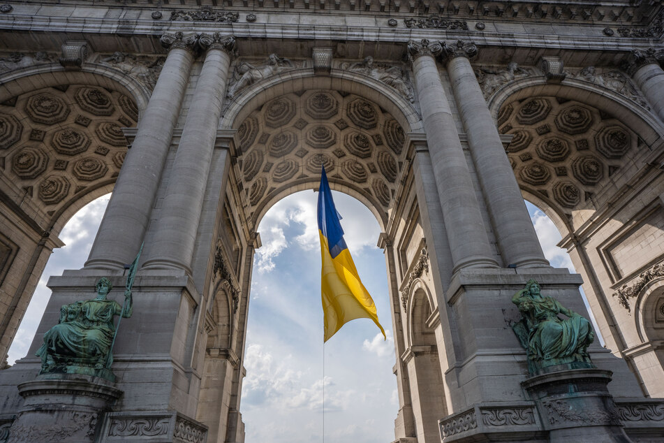 Auch in Brüssel weht aus Solidarität die ukrainische Flagge. Doch in der EU stehen auch nicht mehr alle uneingeschränkt hinter dem angegriffenen Land.