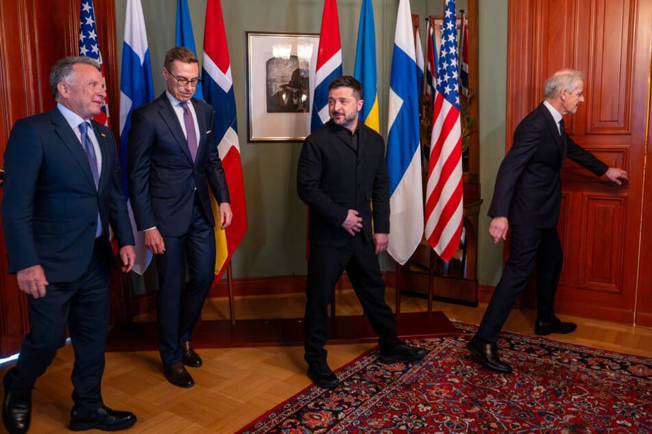 Erst traf sich Trumps Unterhändler Witkoff (69, l.) in Oslo mit Selenskyj (48). Jetzt reist er mit Vorschlägen nach Russland.