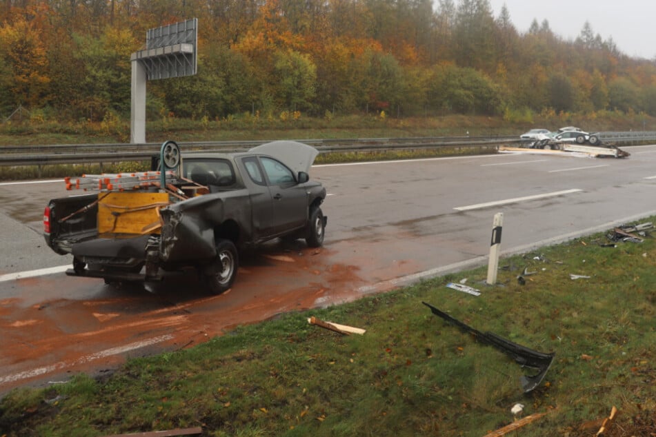 Beide Fahrzeuge müssen abgeschleppt werden.