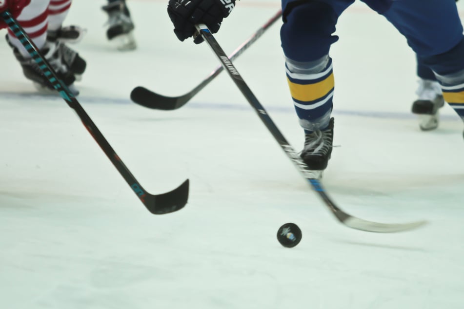Drei Profis des schwedischen Eishockey-Erstligisten Växjö Lakers legen eine Baby-Pause ein. (Symbolfoto)