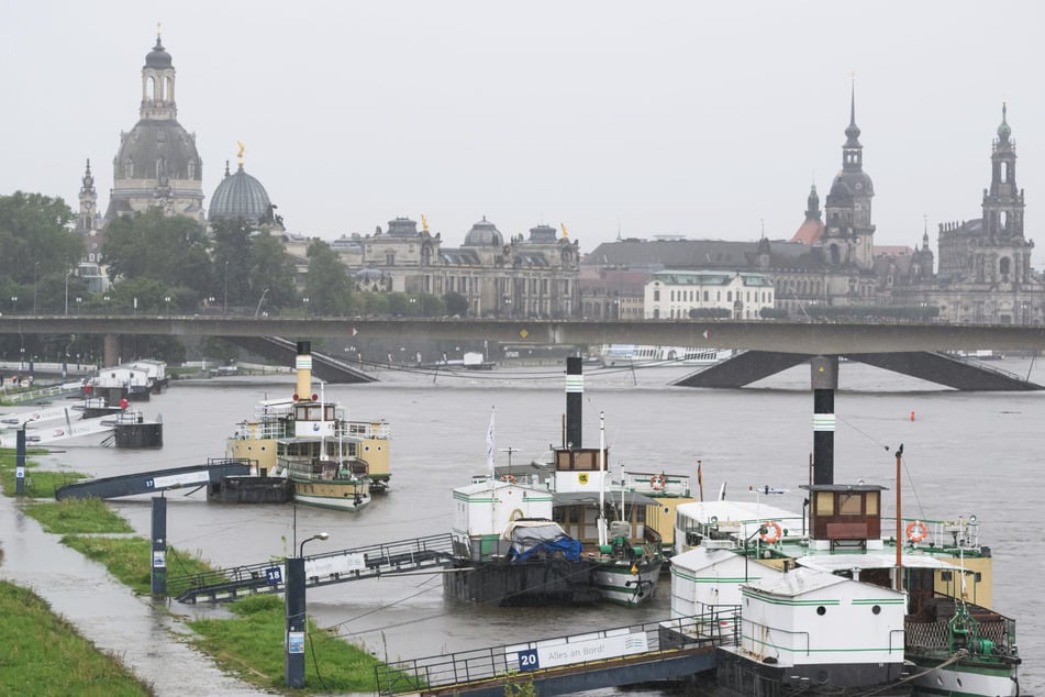 Der Elbpegel in Dresden könnte am Dienstag die 6-Meter-Marke knacken.