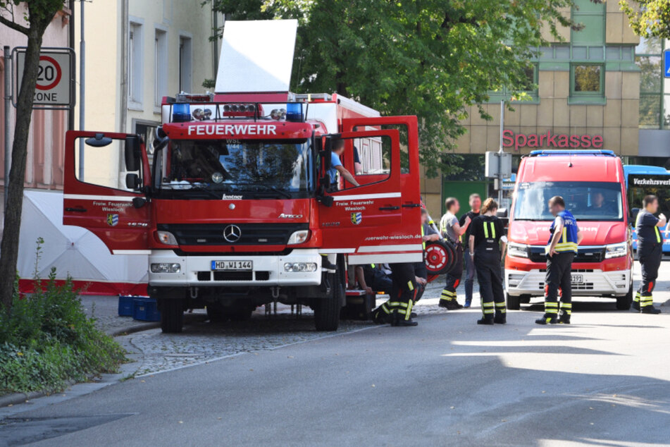Nach der Verpuffung: Einsatzkräfte am Montag in Wiesloch.
