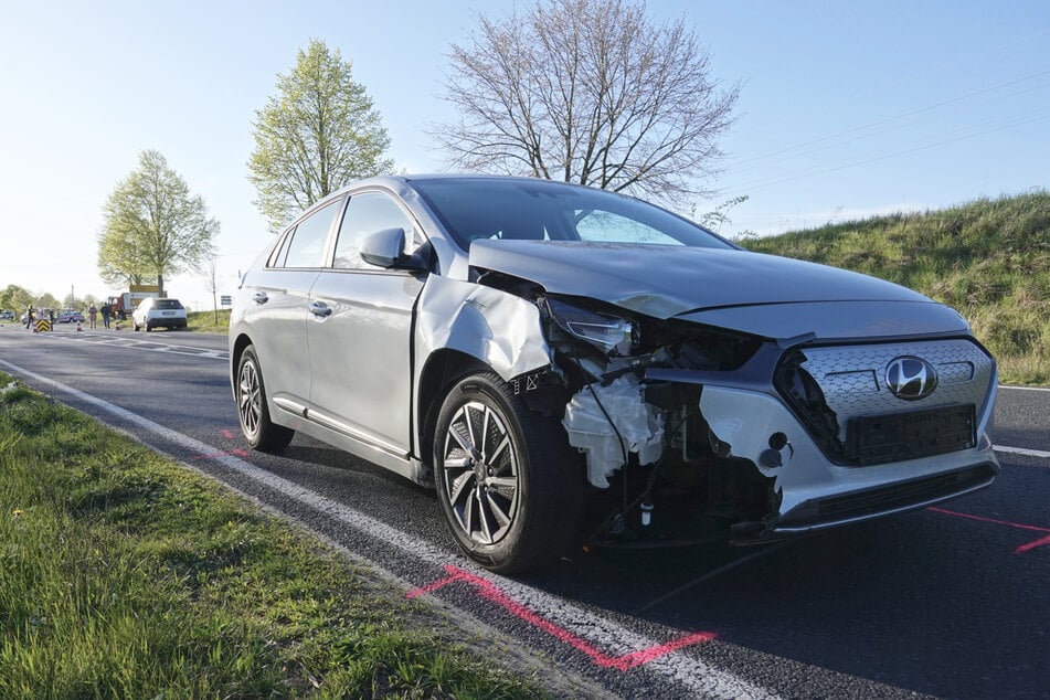 Die Frontschürze des Hyundai Ioniq wurde stark in Mitleidenschaft gezogen.