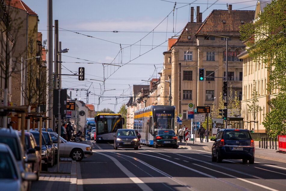 Die Georg-Schumann-Straße ist Leipzigs längste Hauptverkehrsader. Auf vier Kilometern Länge soll sie demnächst zur Tempo-30-Zone werden.