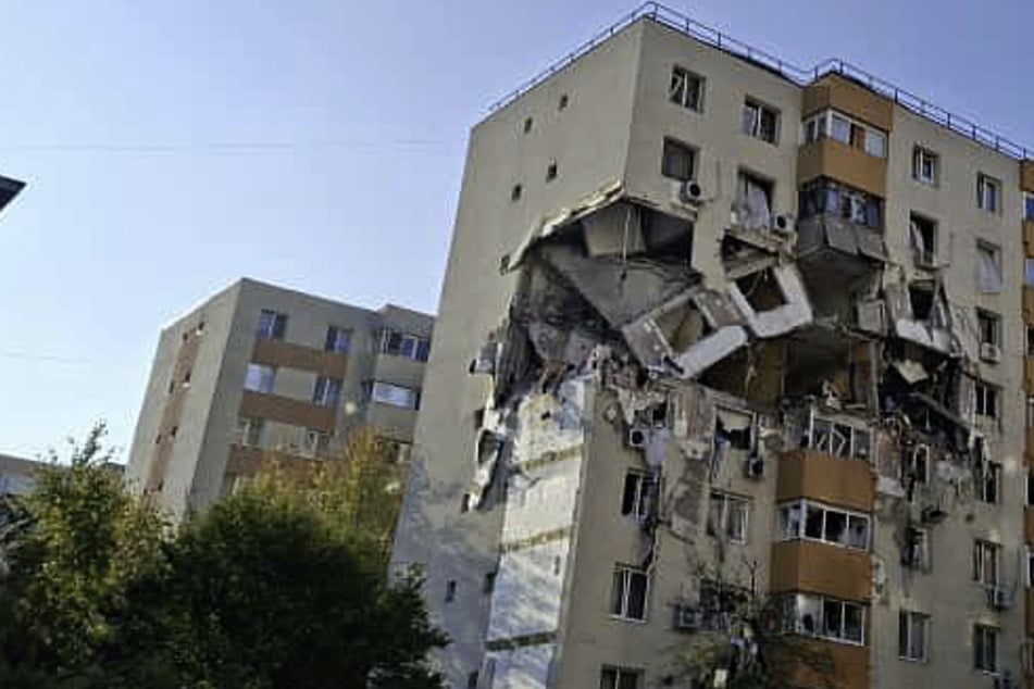 Explosion in Wohnblock tötet mindestens drei Menschen: Kind schwebt in Lebensgefahr