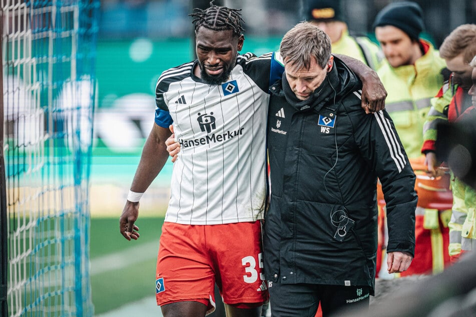 Mit schmerzverzerrtem Gesicht musste HSV-Verteidiger Stephan Ambrosius (25, l.) beim Heimspiel gegen Paderborn den Platz verlassen.