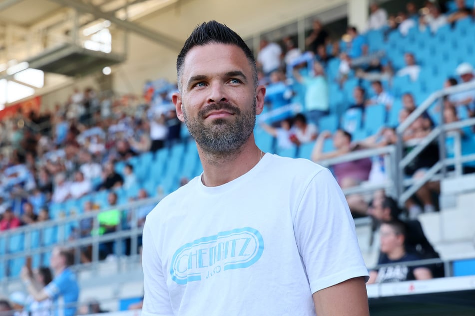 Trainer Benjamin Duda (37) muss sich überlegen, wie er Tom Baumgart (27) gegen Magdeburg ersetzt.