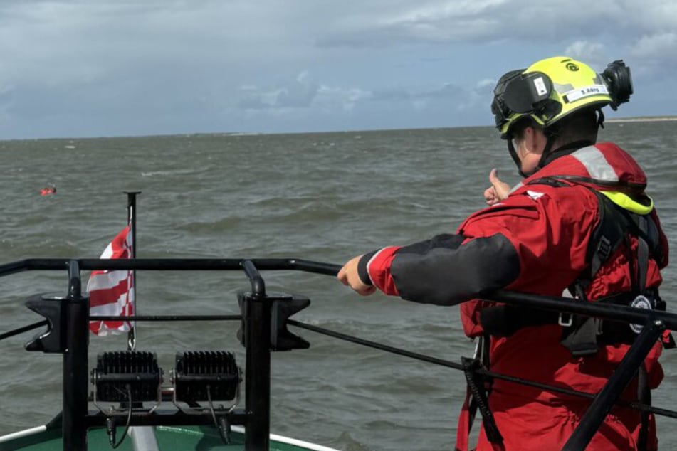 Die Seenotretter mussten am Samstag einen Schiffbrüchigen aus der Nordsee vor Horumersiel retten.