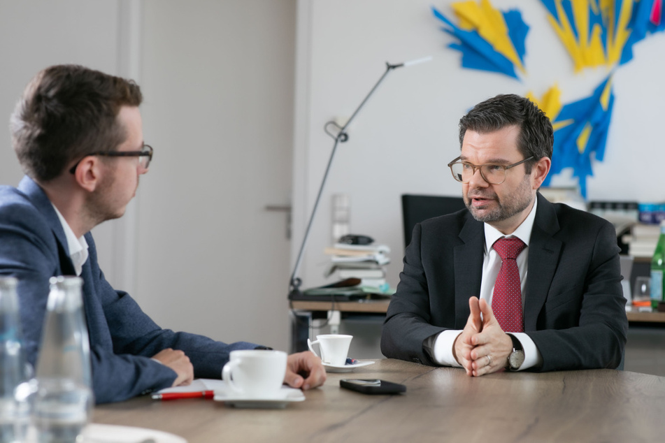 Der Justizminister sprach in seinem Berliner Büro mit Politik-Chefreporter Paul Hoffmann (31).