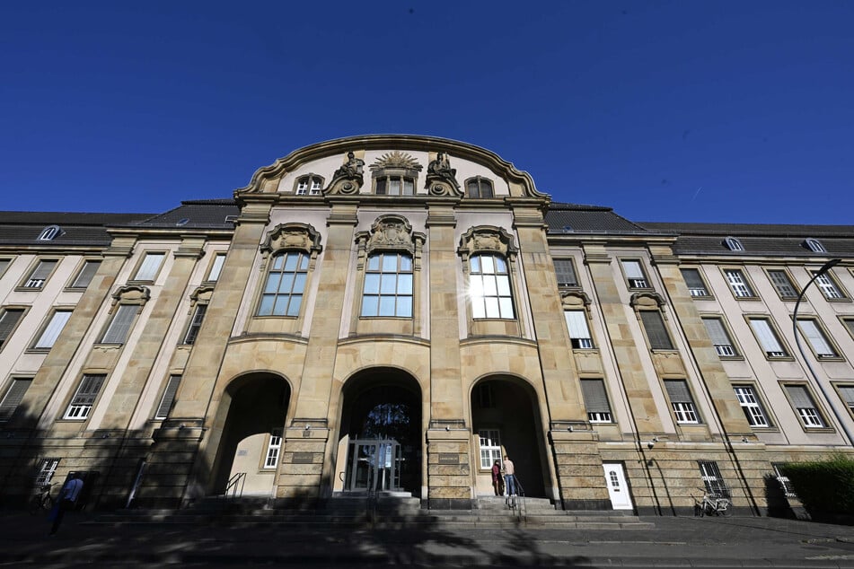 Jetzt muss sich der Angeklagte vor dem Landgericht Mönchengladbach verantworten. (Archivbild)