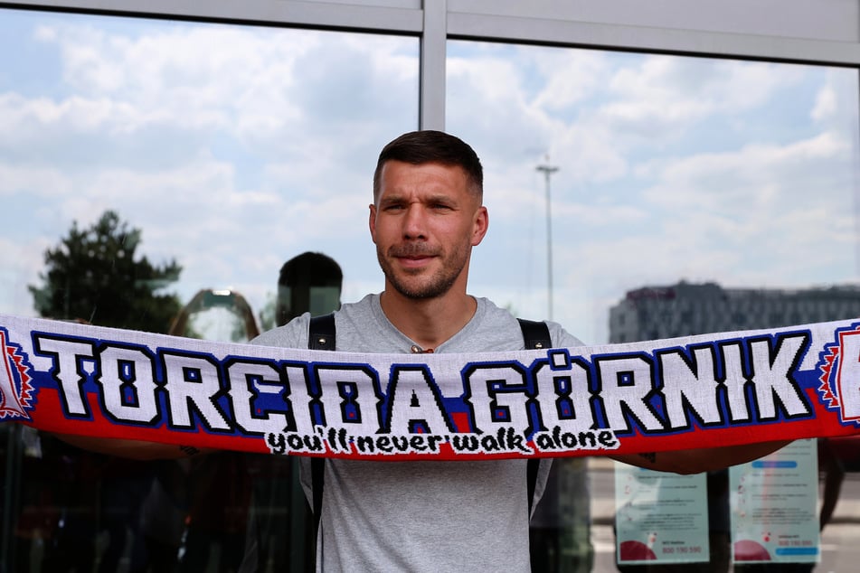 Beim polnischen Erstligisten Gornik Zabrze ist Lukas Podolski nicht nur aktiver Spieler, sondern seit Ende 2025 auch zweitgrößter Anteilseigner.