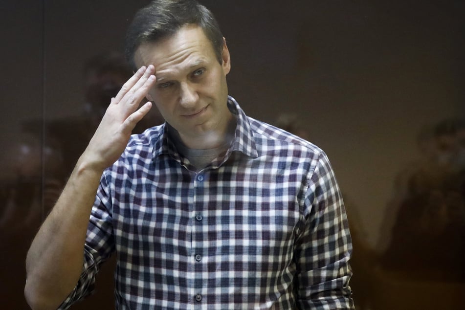 Alexej Nawalny (45) steht während seiner Verhandlung hinter einer Glasscheibe im Babuskinsky Bezirksgericht.