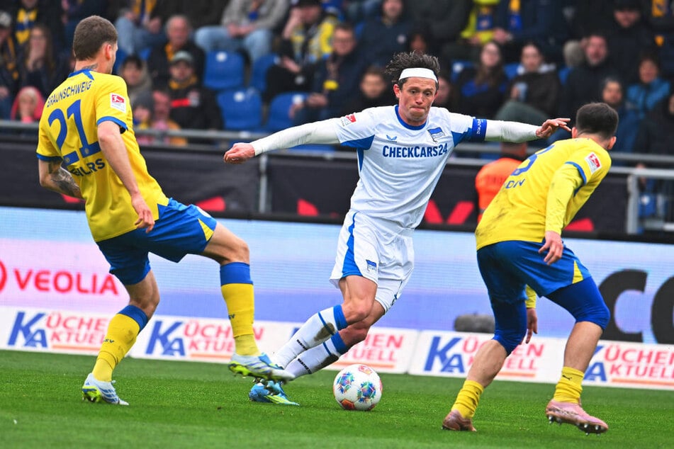 Fabian Reese (28) ist mit seiner Hertha wieder einmal ins Straucheln geraten und hat den Aufstieg frustriert abgehakt.