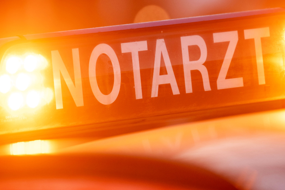 Ein Fahrradfahrer ist in Ainring in Oberbayern von einem Sattelzug erfasst und in der Folge tödlich verletzt worden. (Symbolbild)