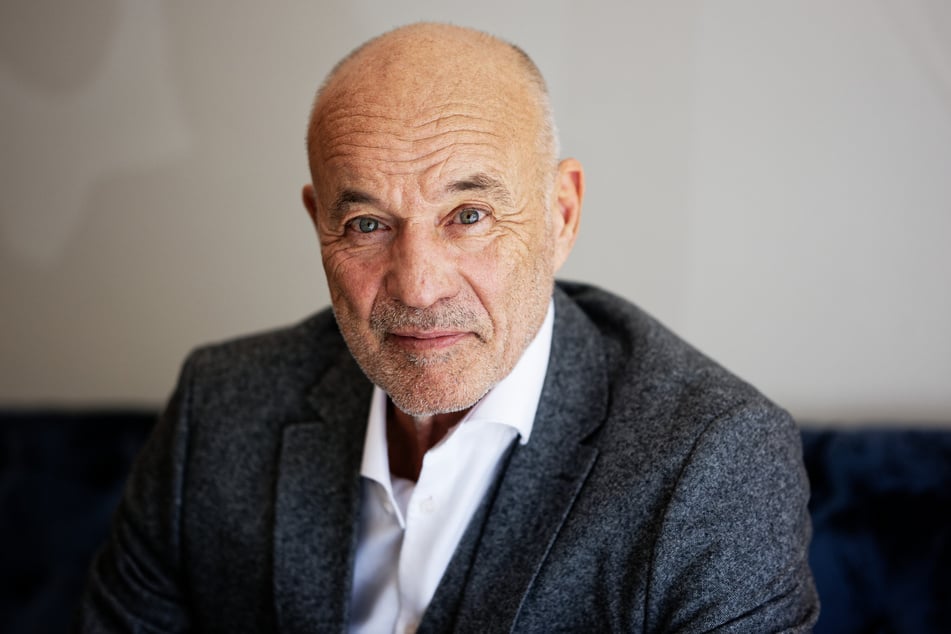 Schauspieler Heiner Lauterbach (73) geht mit einem literarisch-musikalischen Programm zum Thema USA auf Tournee.