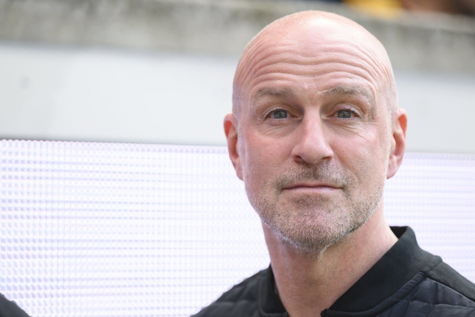 Marco Antwerpen (53) tütete den Klassenerhalt mit den Osnabrückern ein, hat nun aber Klage gegen seine Entlassung eingereicht.