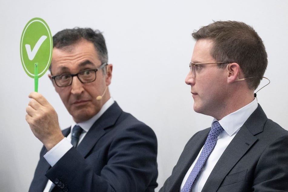 Derzeit hat Manuel Hagel (37, CDU) die größten Chancen auf den Posten als Ministerpräsident. Auch Cem Özdemir (60, Grüne) ist im Rennen.