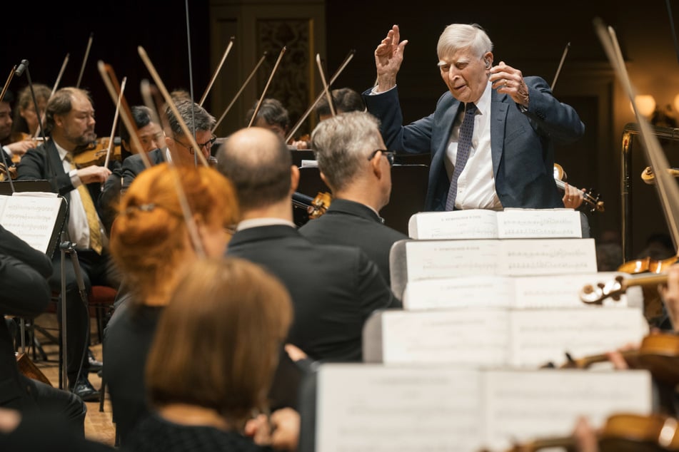 Im Januar dieses Jahres leitete Herbert Blomstedt (99) in der Semperoper das 5. Sinfoniekonzert der Staatskapelle.